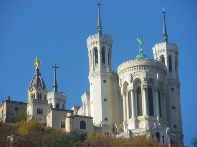 Zoom sur la basilique Notre-Dame de Fourvière (photo d' Evelyne R.)