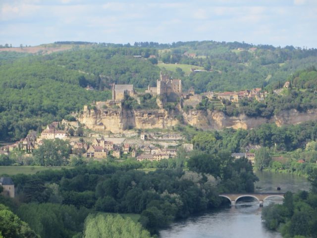 Vue sur le château de Beynac et la Dordogne