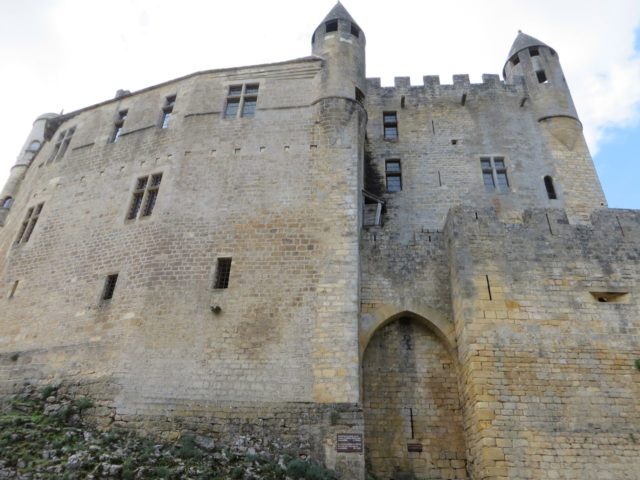 Imposante façade - Le château de Beynac