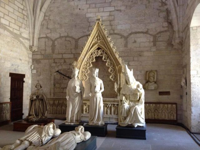 Statues palais des papes - Charles V et Jeanne de Bourbon