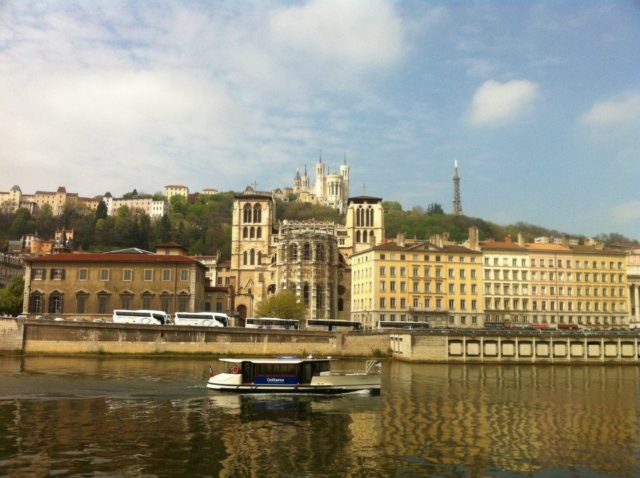 La Saône, la cathédrale Saint-Jean et la colline de Fourvière