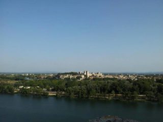 Vue sur Avignon et le palais des papes